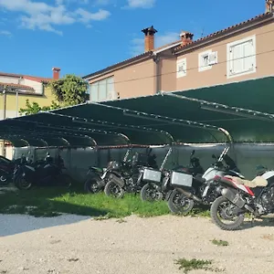 https://pansion-comfort-exclusive.in-istria.net