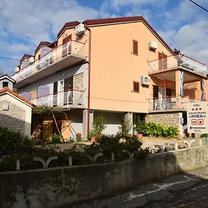 Mira 3* Starigrad Paklenica